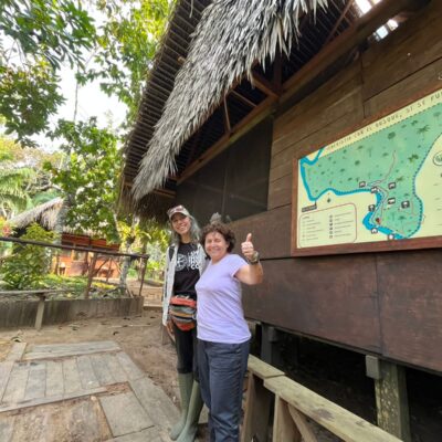 Susel Paredes y Tatiana Espinosa en el Bosque de ARBIO